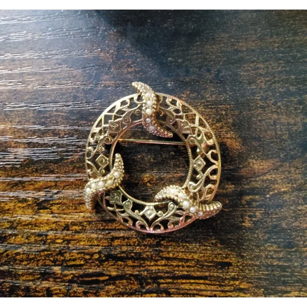 Vintage Goldtone Faux Seed Pearl Filigree Circle / Wreath Brooch/ Pin